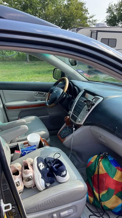 2004 Lexus RX 2nd Gen - Image 5 of 5