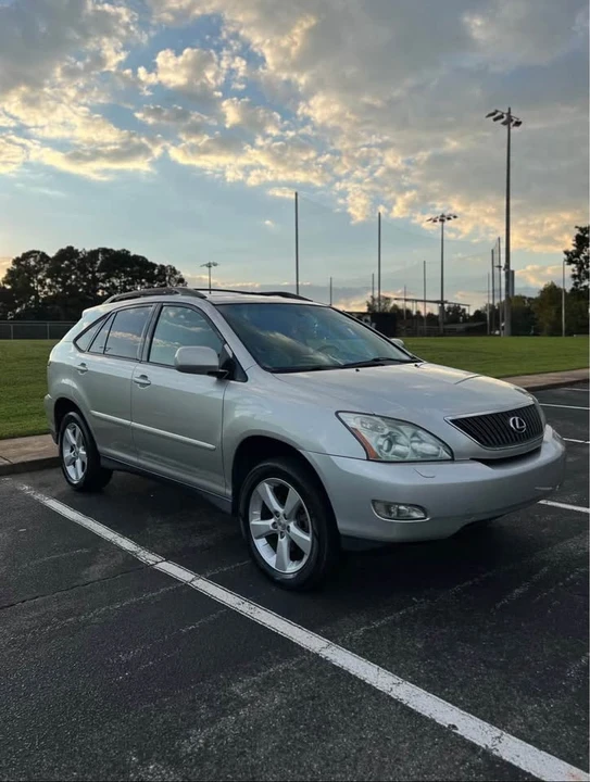 2004 Lexus RX 2nd Gen - Image 3 of 16