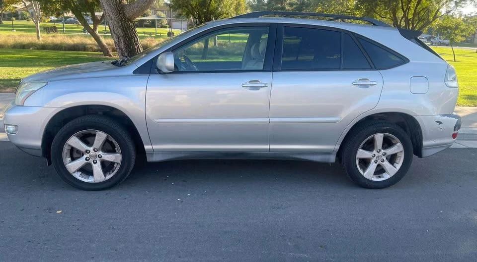 2004 Lexus RX 2nd Gen - Image 3 of 10