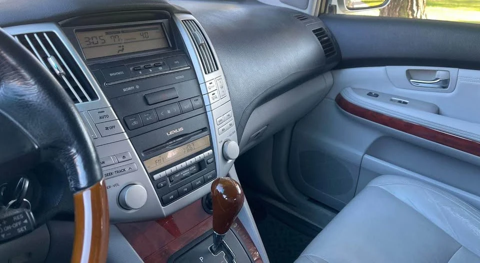 2004 Lexus RX 2nd Gen - Image 8 of 10