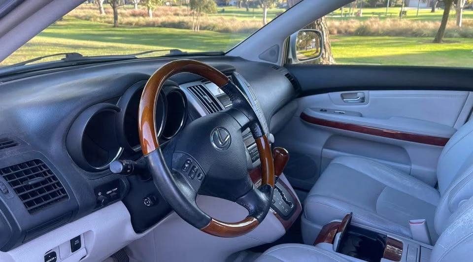 2004 Lexus RX 2nd Gen - Image 7 of 10