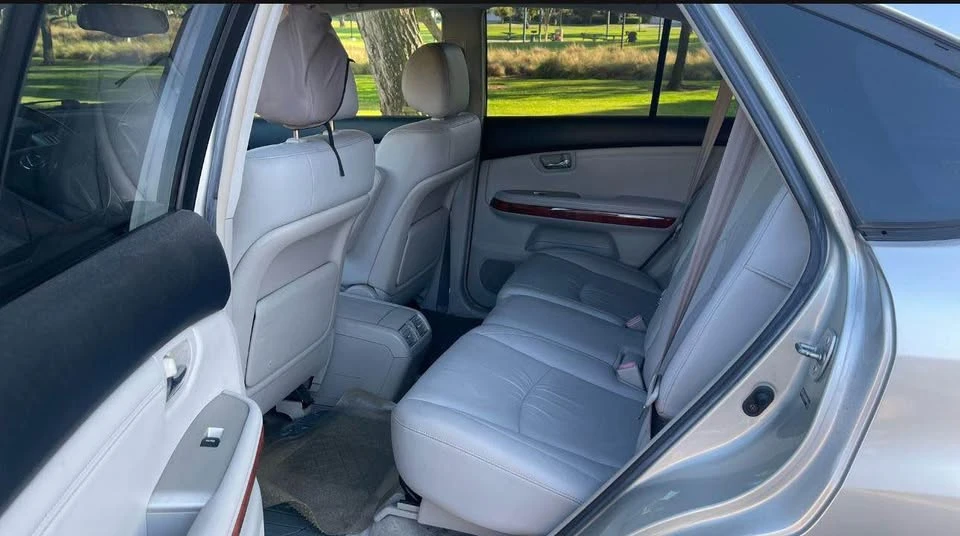 2004 Lexus RX 2nd Gen - Image 9 of 10