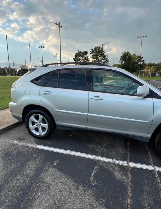 2004 Lexus RX 2nd Gen - Image 4 of 16