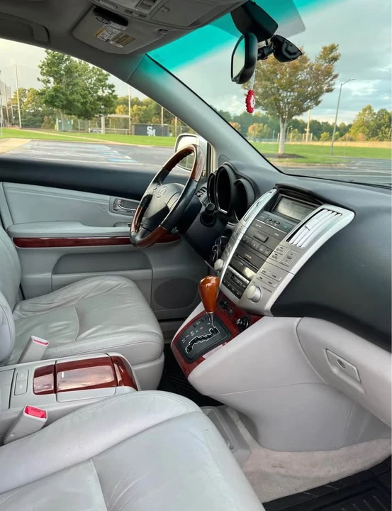 2004 Lexus RX 2nd Gen - Image 14 of 16