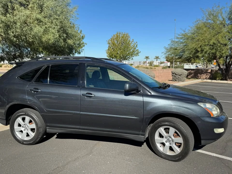 2004 Lexus RX 2nd Gen - Image 4 of 17