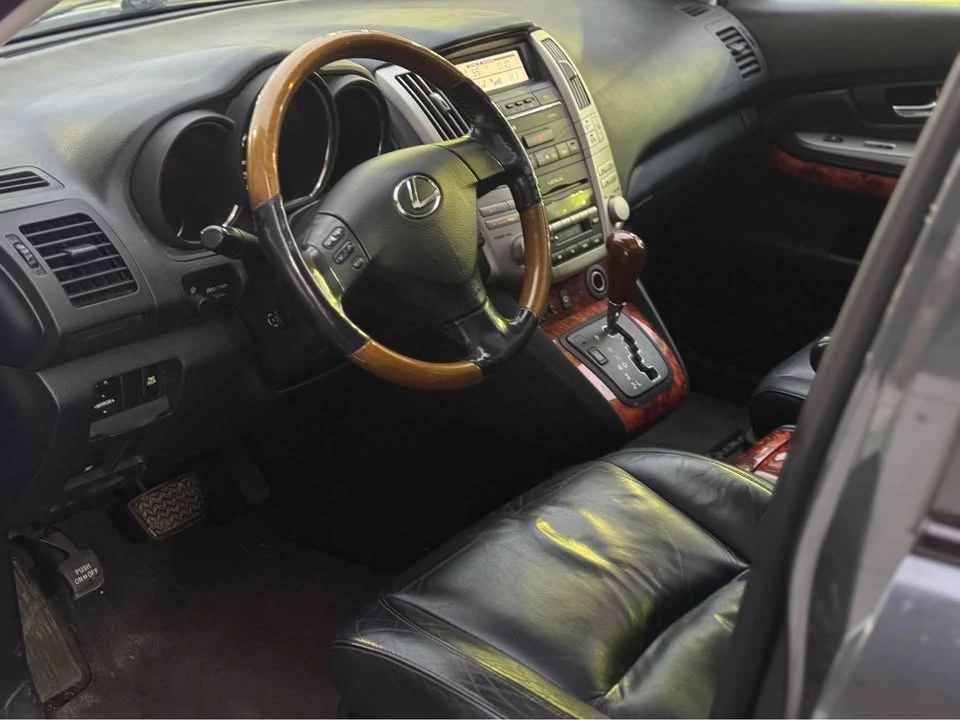 2004 Lexus RX 2nd Gen - Image 13 of 16