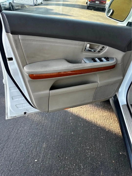 2004 Lexus RX 2nd Gen - Image 4 of 11
