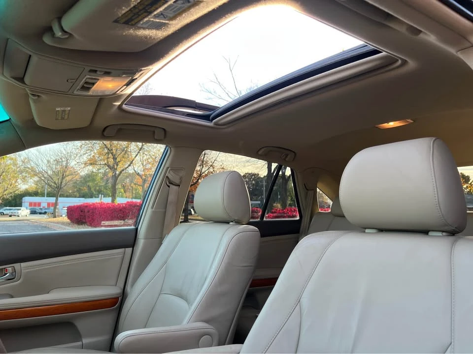 2004 Lexus RX 2nd Gen - Image 16 of 20