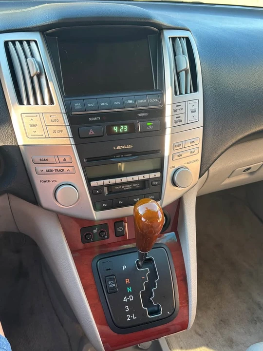 2004 Lexus RX 2nd Gen - Image 8 of 12