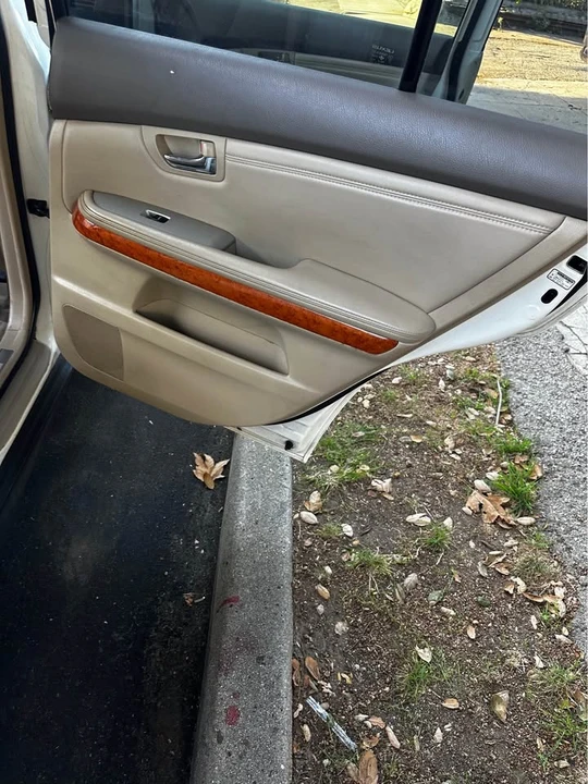 2004 Lexus RX 2nd Gen - Image 10 of 11