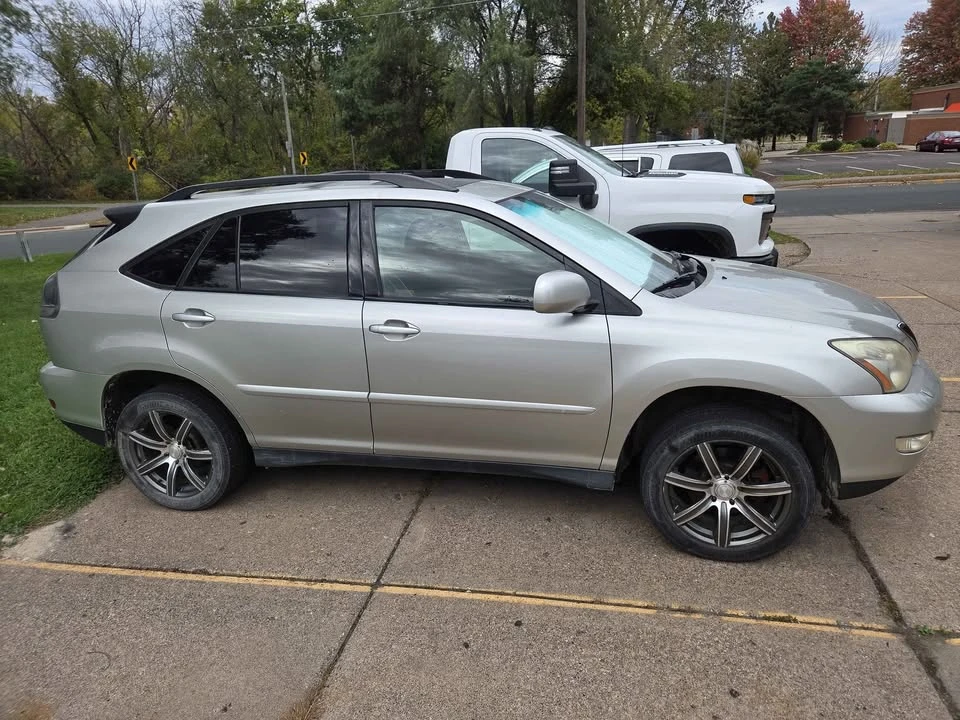 2004 Lexus RX 2nd Gen - Image 2 of 8