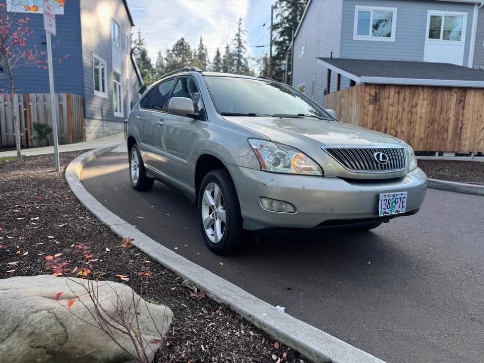 2004 Lexus RX 2nd Gen - Image 3 of 15