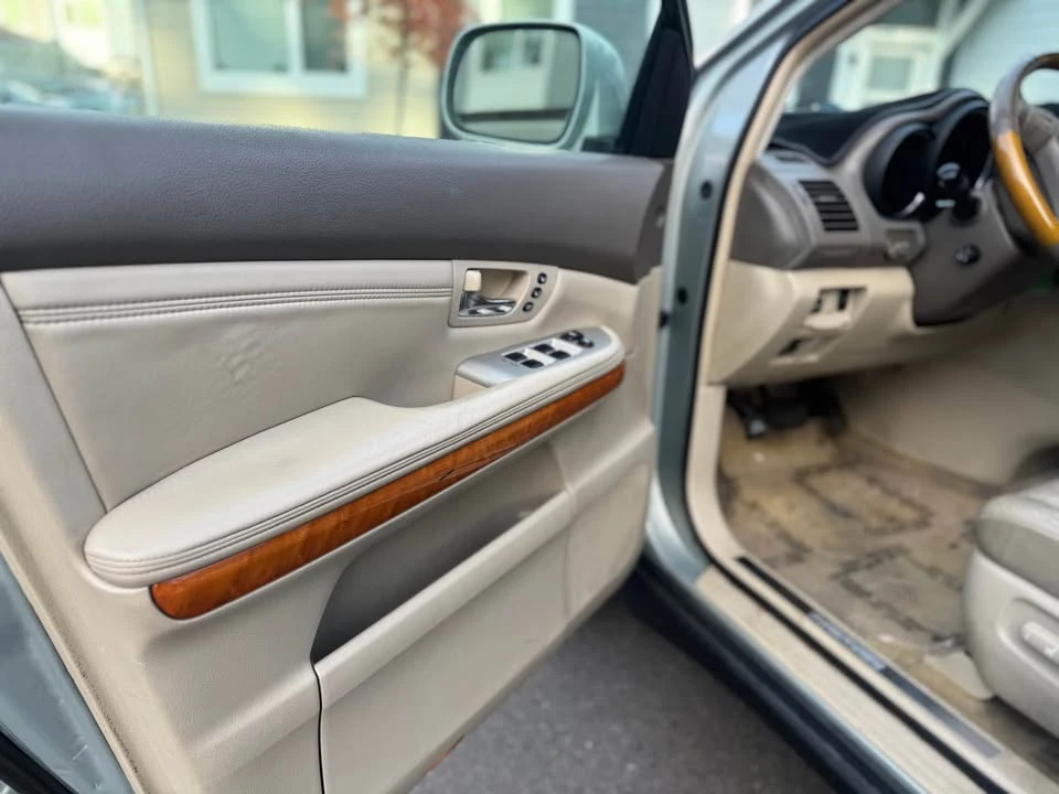 2004 Lexus RX 2nd Gen - Image 11 of 15