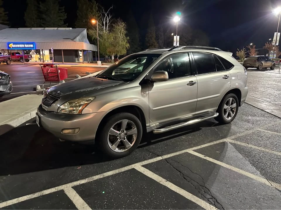 2004 Lexus RX 2nd Gen - Image 5 of 9