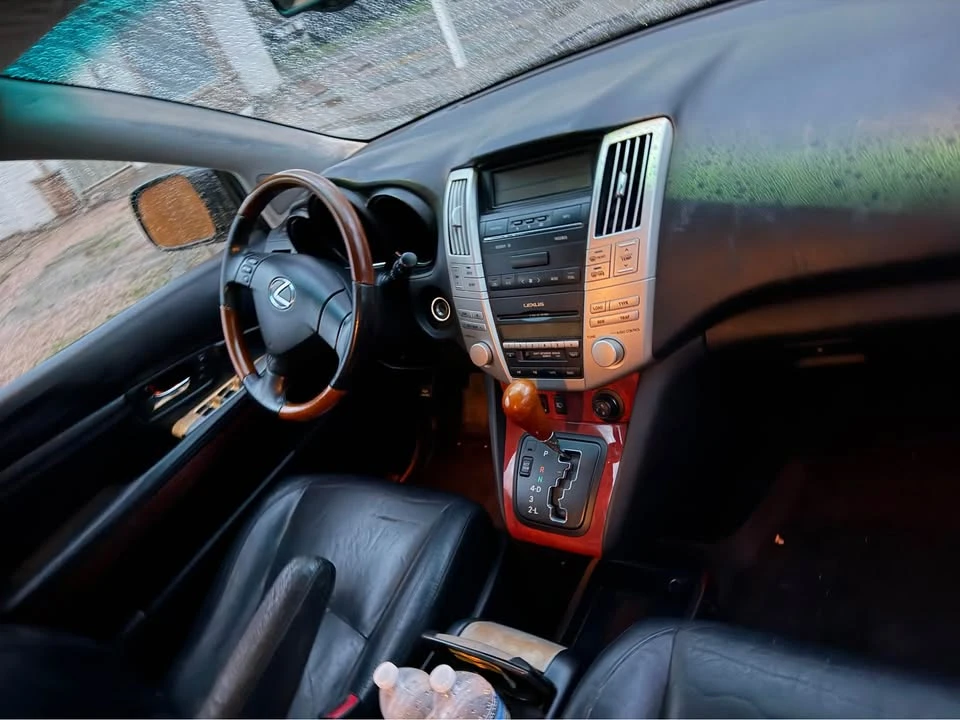 2004 Lexus RX 2nd Gen - Image 5 of 5