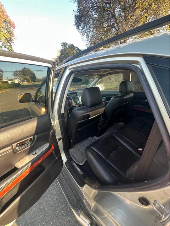 2004 Lexus RX 2nd Gen - Image 7 of 9