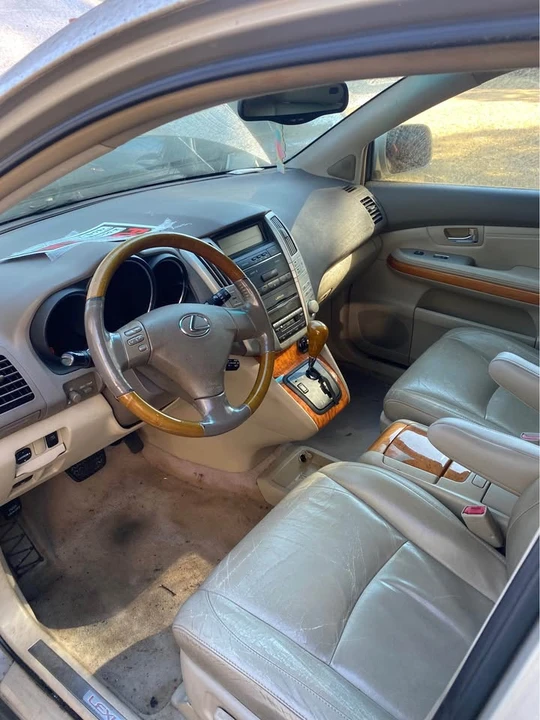 2004 Lexus RX 2nd Gen - Image 7 of 8