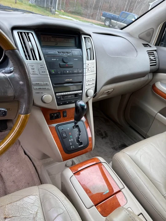 2004 Lexus RX 2nd Gen - Image 10 of 14
