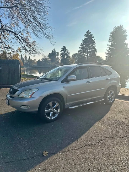 2004 Lexus RX 2nd Gen - Image 2 of 9