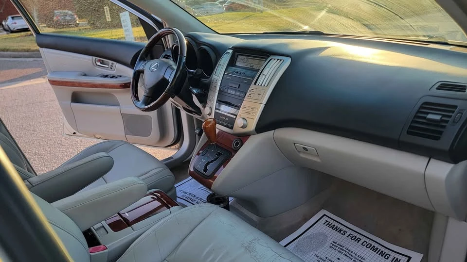 2004 Lexus RX 2nd Gen - Image 14 of 17