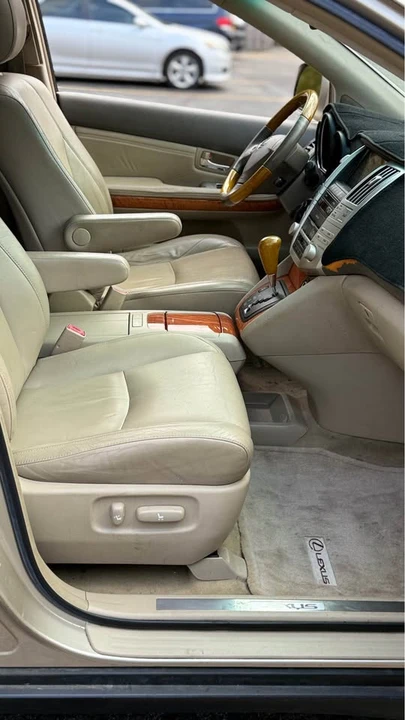 2004 Lexus RX 2nd Gen - Image 13 of 15