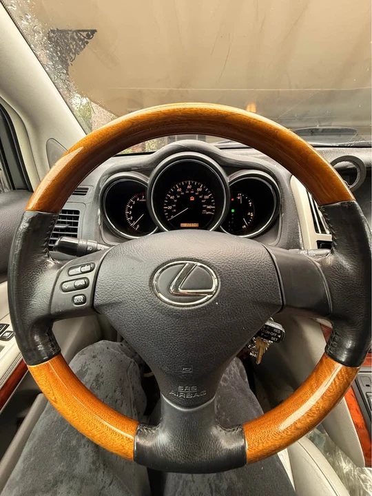 2004 Lexus RX 2nd Gen - Image 5 of 9