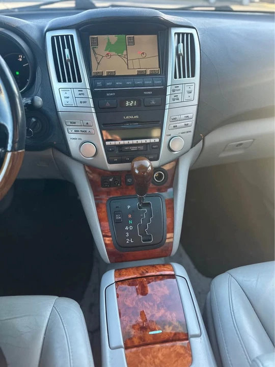 2004 Lexus RX 2nd Gen - Image 12 of 15