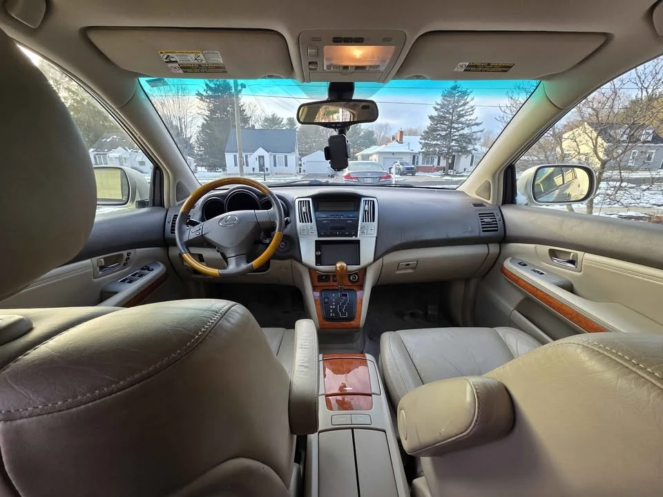 2004 Lexus RX 2nd Gen - Image 10 of 12