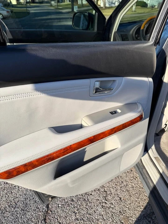 2004 Lexus RX 2nd Gen - Image 10 of 15