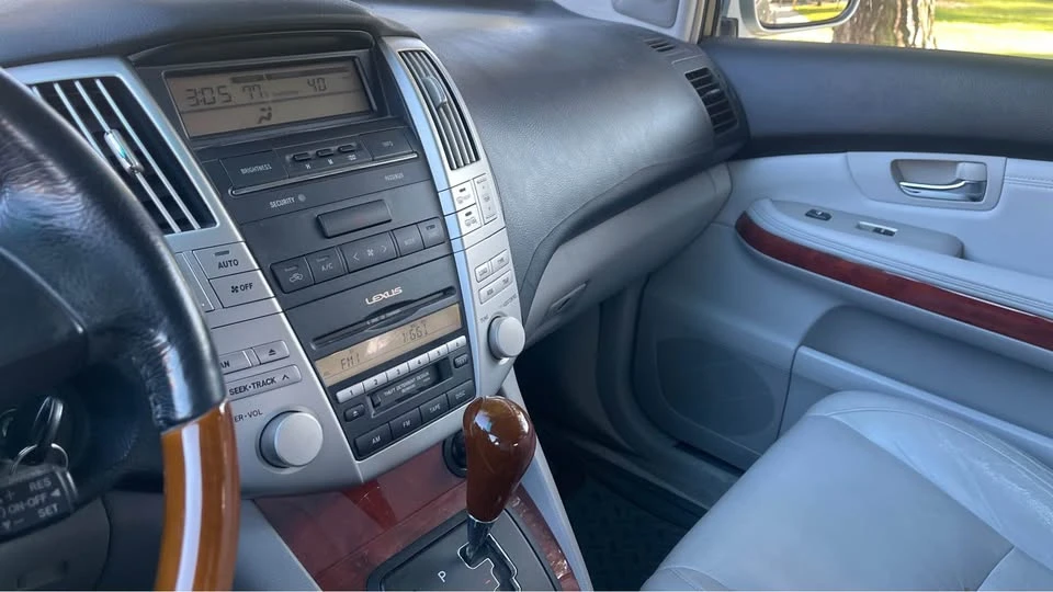 2004 Lexus RX 2nd Gen - Image 5 of 12