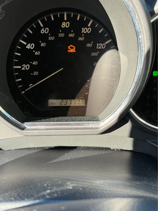 2004 Lexus RX 2nd Gen - Image 14 of 15