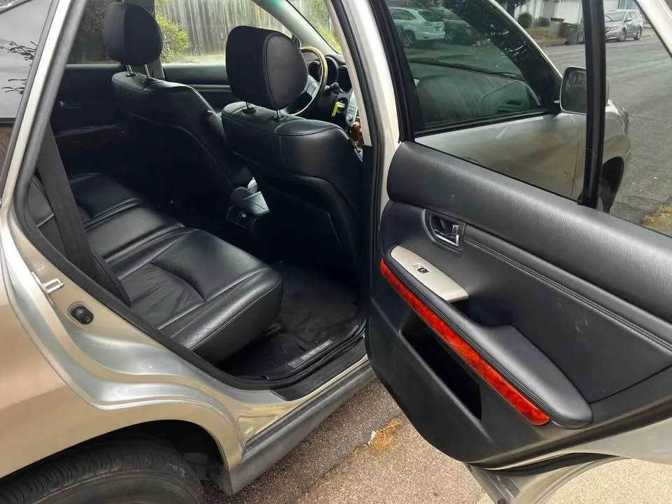 2004 Lexus RX 2nd Gen - Image 9 of 13