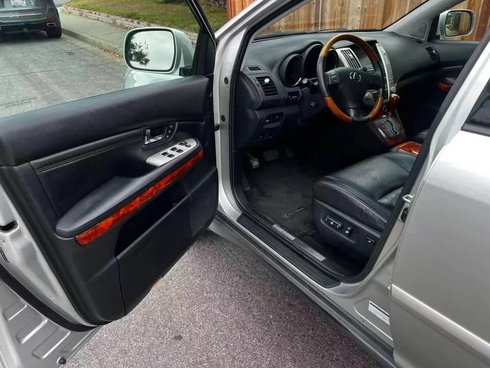 2004 Lexus RX 2nd Gen - Image 7 of 13