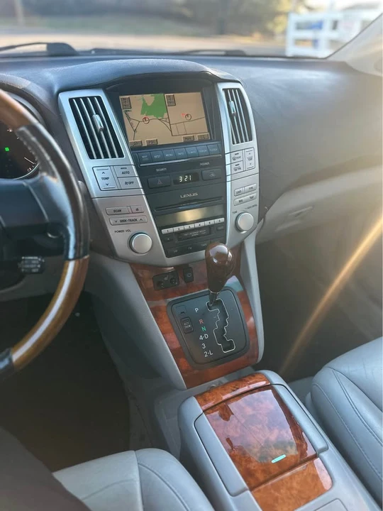 2004 Lexus RX 2nd Gen - Image 13 of 15