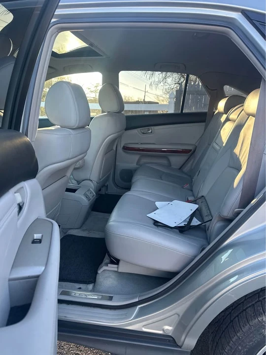 2004 Lexus RX 2nd Gen - Image 7 of 15