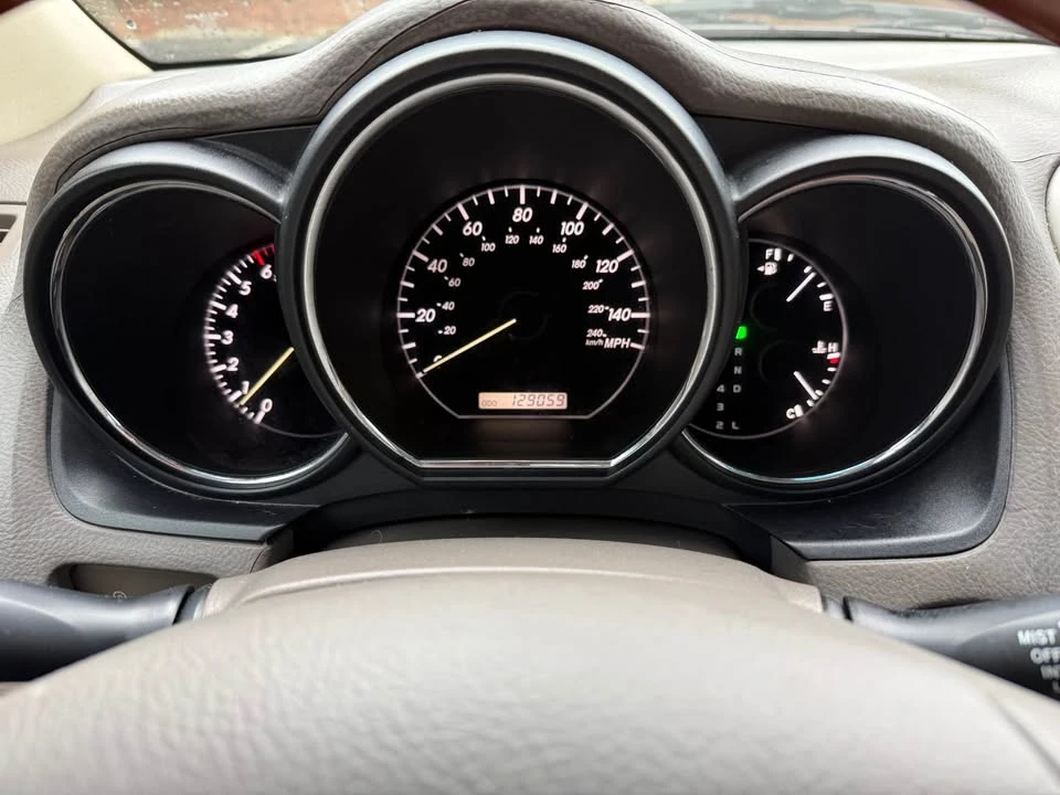 2004 Lexus RX 2nd Gen - Image 10 of 18