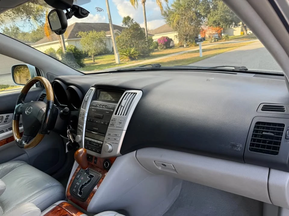 2004 Lexus RX 2nd Gen - Image 17 of 19