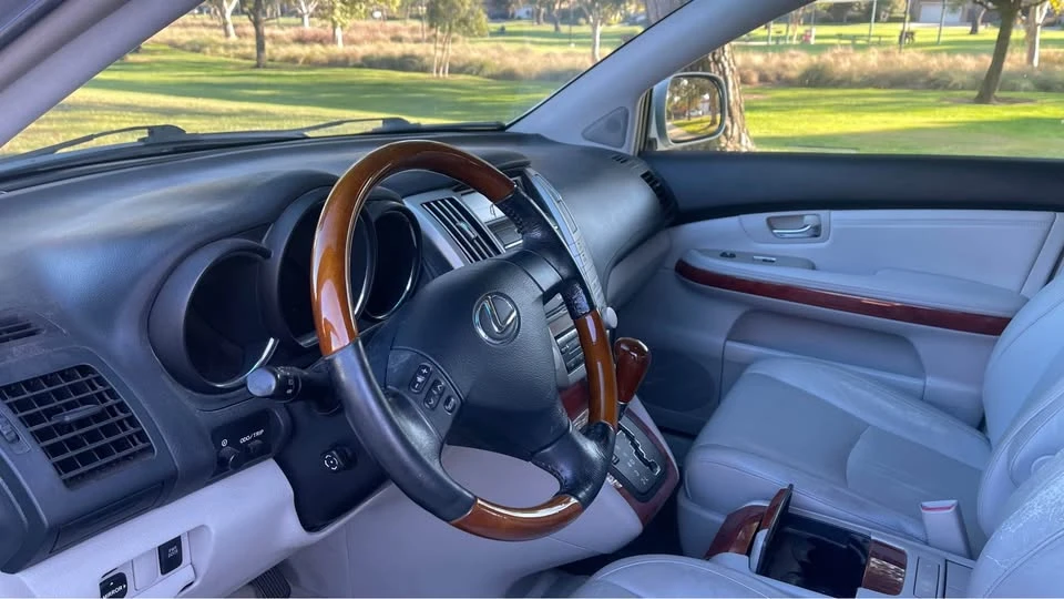 2004 Lexus RX 2nd Gen - Image 4 of 12