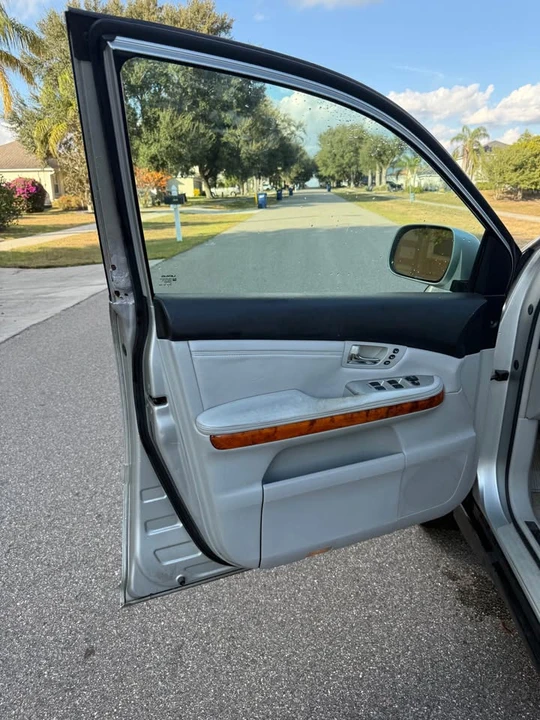 2004 Lexus RX 2nd Gen - Image 11 of 19