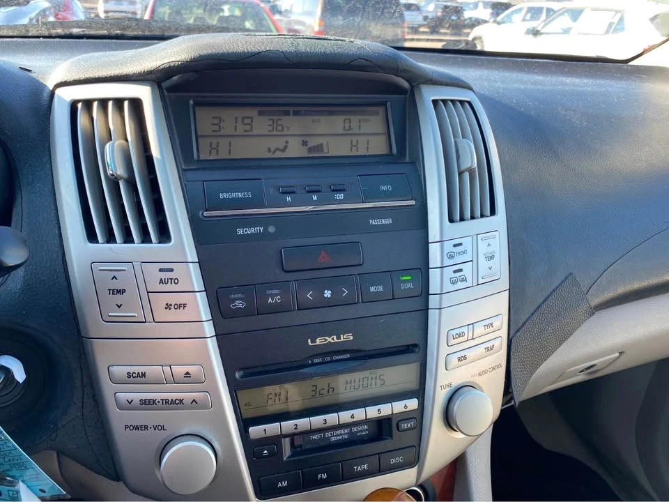 2004 Lexus RX 2nd Gen - Image 15 of 15
