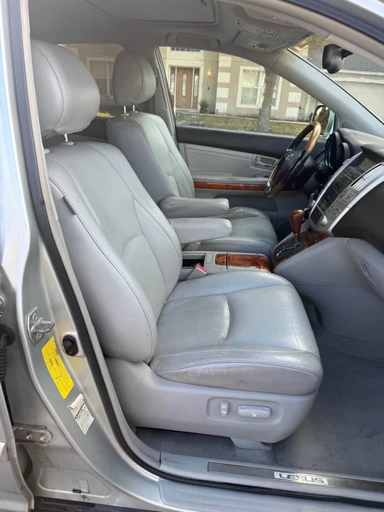 2004 Lexus RX 2nd Gen - Image 16 of 19