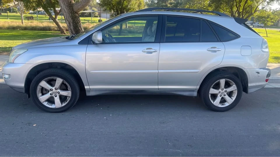 2004 Lexus RX 2nd Gen - Image 9 of 12