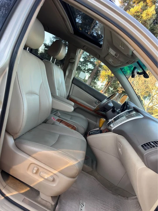2004 Lexus RX 2nd Gen - Image 6 of 14