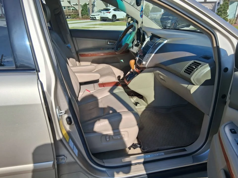 2004 Lexus RX 2nd Gen - Image 7 of 10