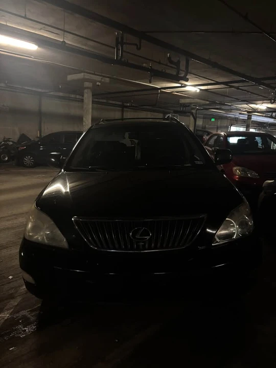 2004 Lexus RX 2nd Gen - Image 5 of 11