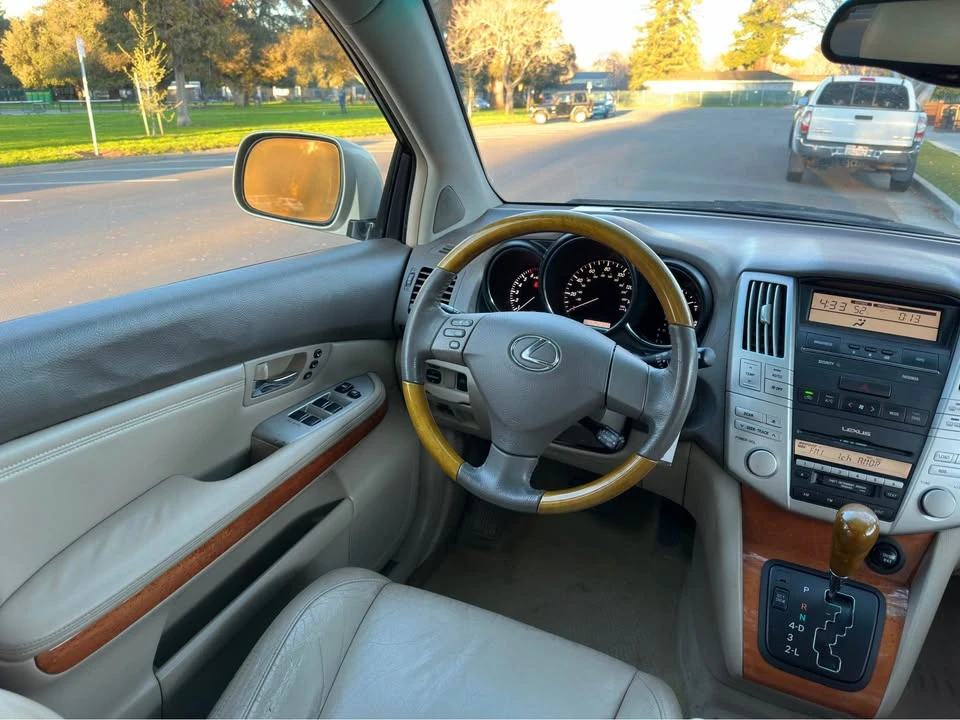 2004 Lexus RX 2nd Gen - Image 9 of 14