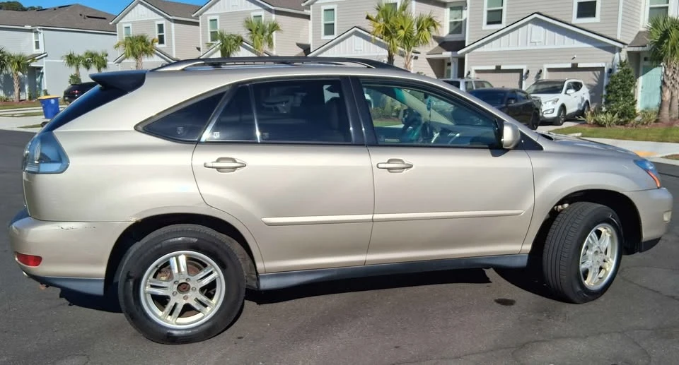 2004 Lexus RX 2nd Gen - Image 9 of 10