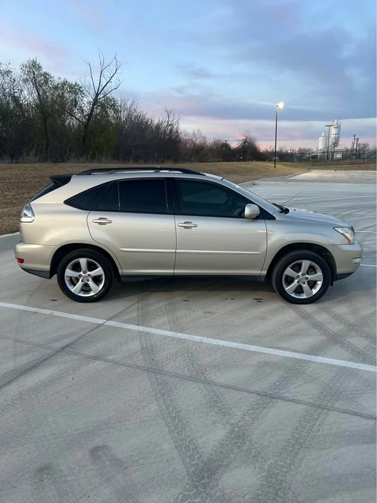 2004 Lexus RX 2nd Gen - Image 10 of 13