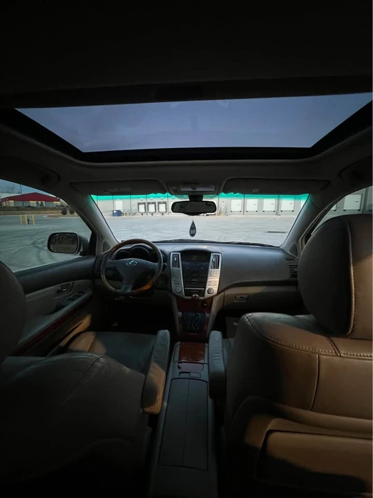 2004 Lexus RX 2nd Gen - Image 11 of 13