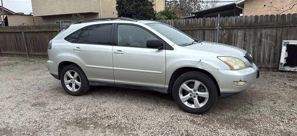 2004 Lexus RX 2nd Gen - Image 2 of 3
